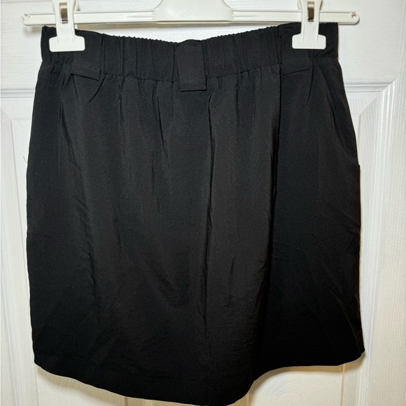 black golf skirt with shorts inside - Picture 2 of 6